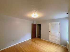 5432 Baywood St in Pittsburgh, PA - Building Photo - Building Photo