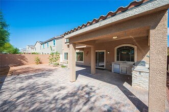 9863 S Russian Hill St in Las Vegas, NV - Building Photo - Building Photo