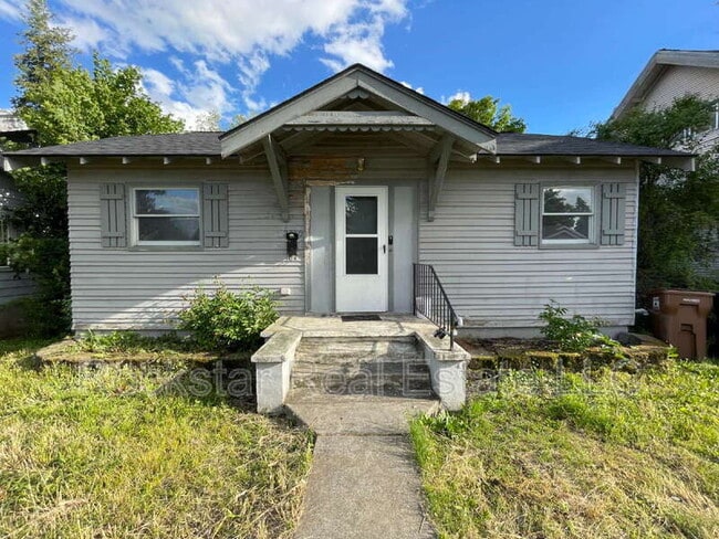 property at 2010 E Bridgeport Ave