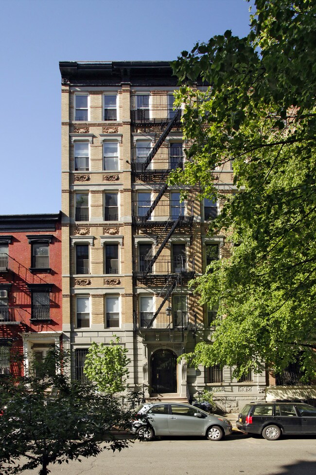 254 E 7th St in New York, NY - Building Photo - Building Photo