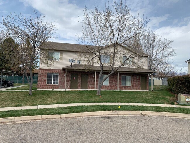 1728 N 1500 W-Unit -Unit F in Layton, UT - Building Photo - Building Photo