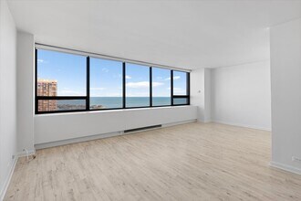 2800 N Lake Shore Dr in Chicago, IL - Building Photo - Building Photo