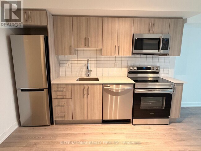 1010 Sandy Beach Rd in Pickering, ON - Building Photo - Building Photo