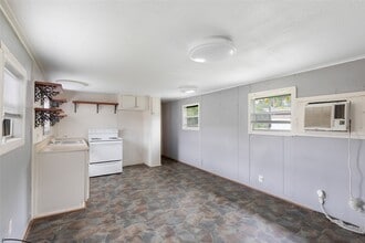 10821 TX-150, Unit 19 in Shepherd, TX - Foto de edificio - Building Photo