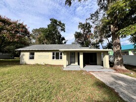 107 Oakland Dr in DeLand, FL - Building Photo