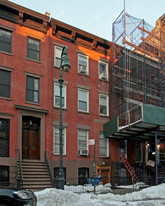 443 W 44th St in New York, NY - Building Photo