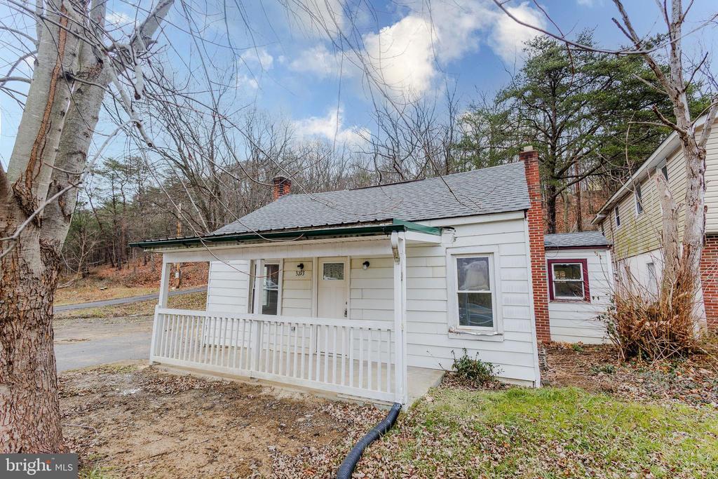 3273 Valley Rd in Berkeley Springs, WV - Building Photo