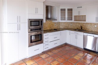 6423 Collins Ave in Miami, FL - Building Photo - Building Photo