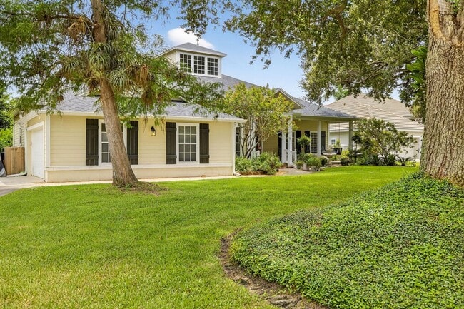 11592 Timberline Cir in Ft. Myers, FL - Building Photo - Building Photo