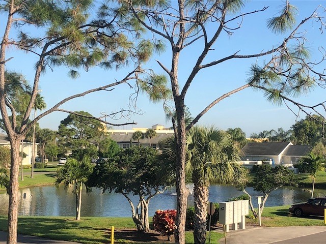 property at 1522 SE Royal Green Cir