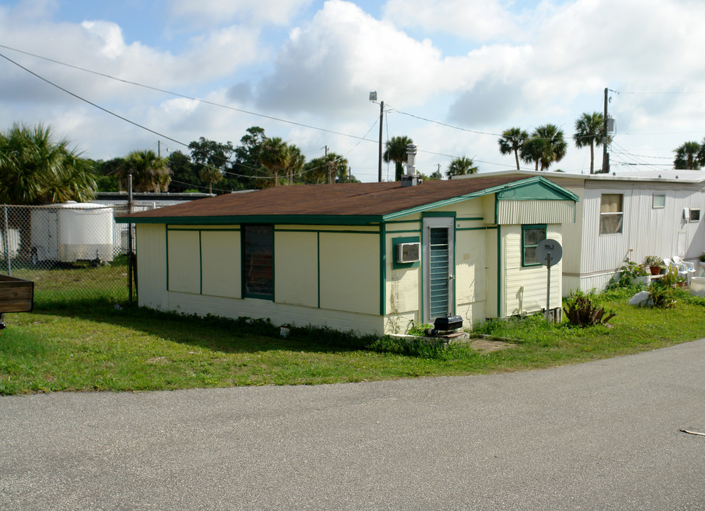 5277 S Ridgewood Ave in Port Orange, FL - Foto de edificio