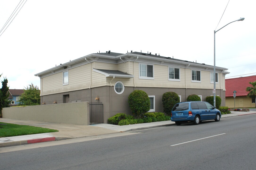 202 E Lake Ave in Watsonville, CA - Building Photo