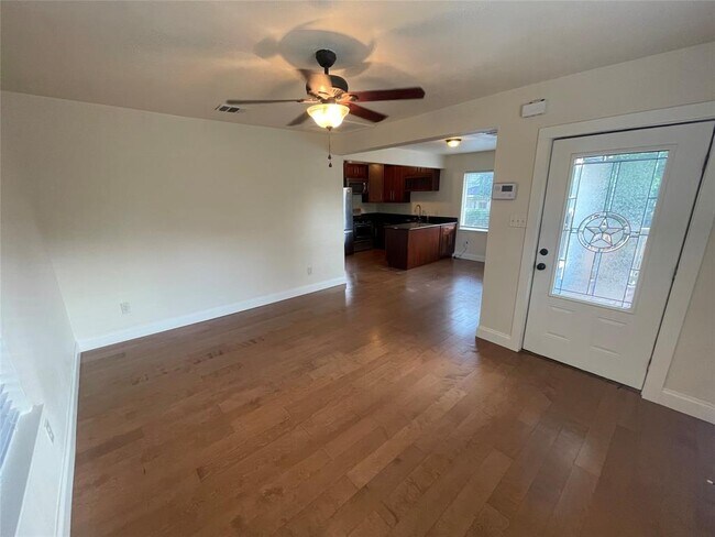 2929 E Martin Luther King Jr Blvd in Austin, TX - Building Photo - Building Photo