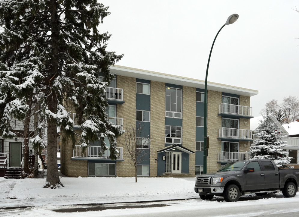 525 22nd Ave SW in Calgary, AB - Building Photo