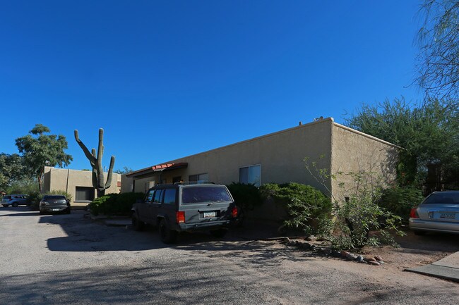 Bellevue Apartments in Tucson, AZ - Building Photo - Building Photo