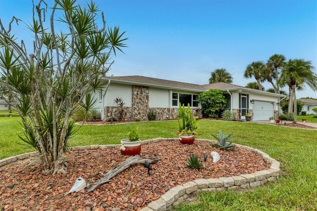 218 Annapolis Ln in Rotonda West, FL - Foto de edificio - Building Photo