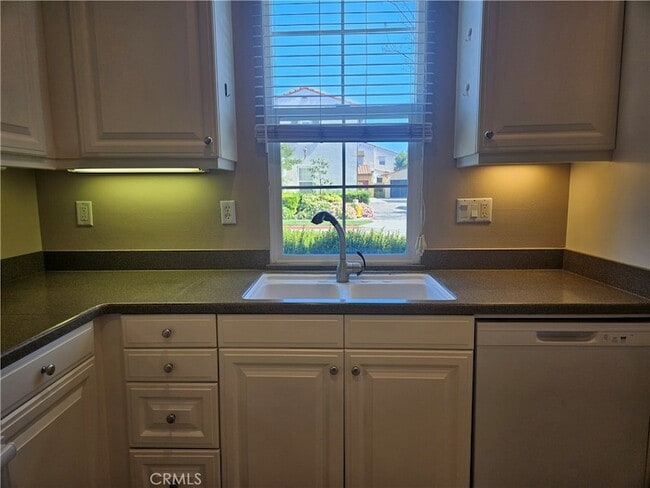 7 Sonata St in Irvine, CA - Foto de edificio - Building Photo