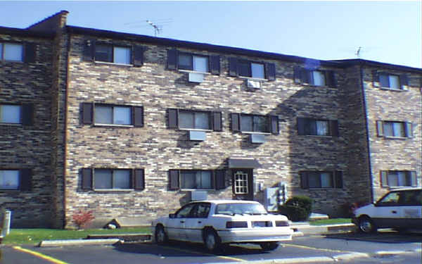 1545 N Silver Ln in Palatine, IL - Building Photo - Building Photo