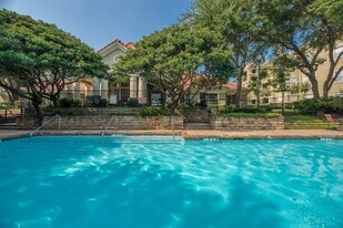 530 Buckingham in Richardson, TX - Building Photo