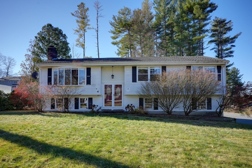 4 Ivy Path in Shrewsbury, MA - Building Photo