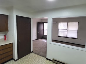 1102 W McPherson St in Knob Noster, MO - Building Photo - Building Photo