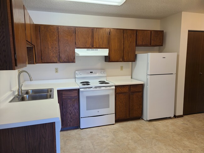 Green Apartments in Fargo, ND - Foto de edificio - Building Photo