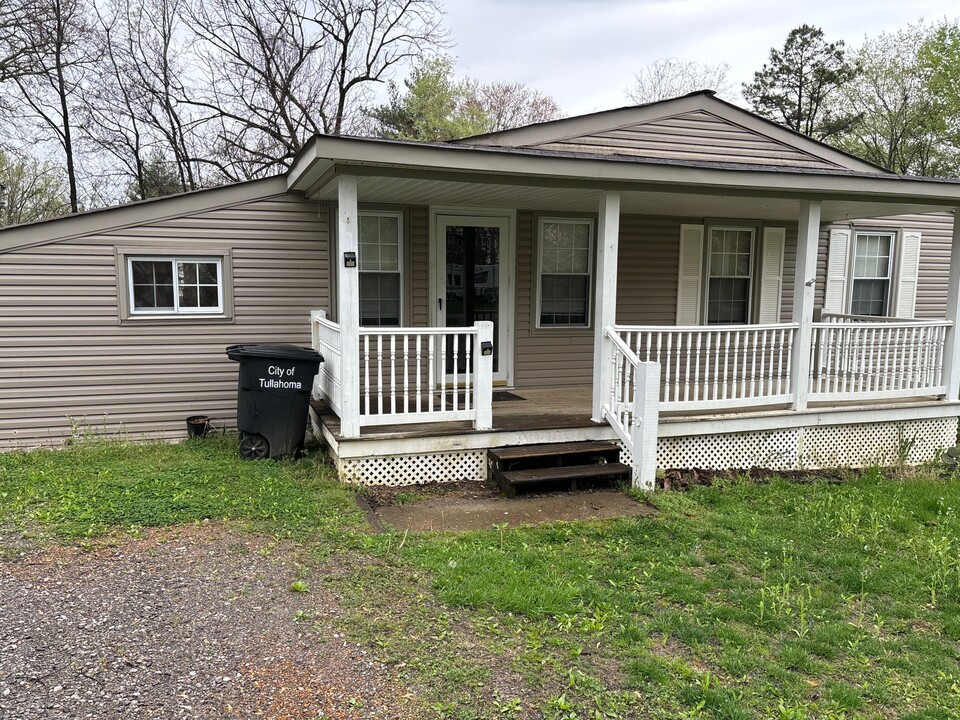 206 Wesley St in Tullahoma, TN - Foto de edificio