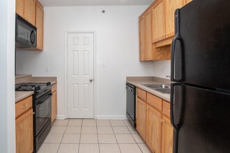 Maple on Melody in Valdosta, GA - Building Photo - Building Photo