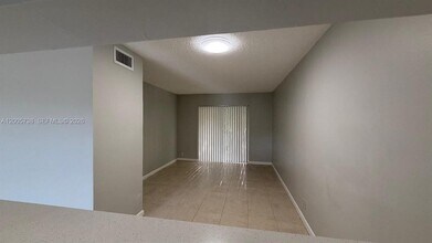 4010 Lakeside Dr, Unit 4010 in Tamarac, FL - Building Photo - Building Photo