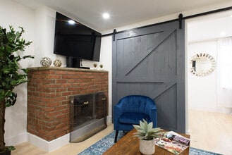 244 E 75th St in New York, NY - Building Photo - Building Photo