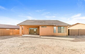 9902 W Trumbull Rd in Tolleson, AZ - Building Photo