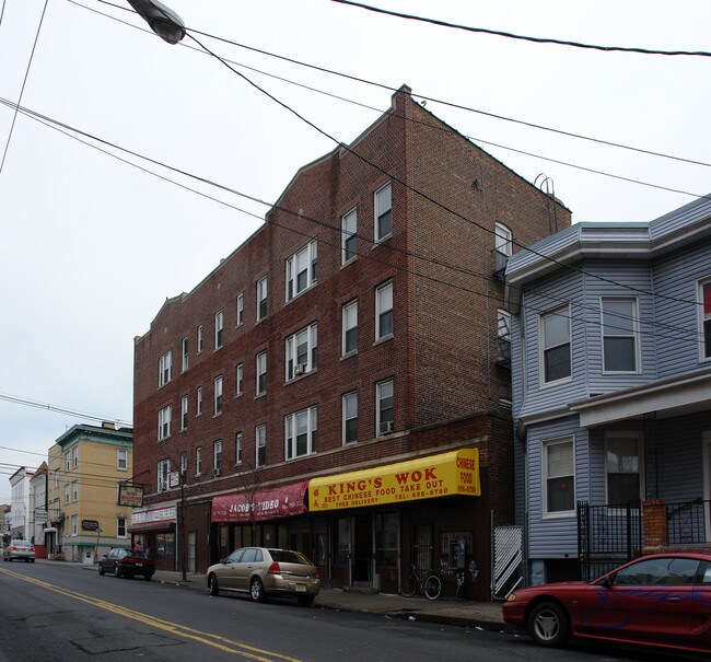 Gyalsten Apartments in Jersey City, NJ - Foto de edificio - Building Photo