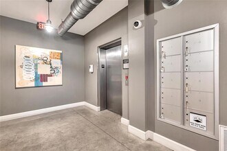 2124 E 6th St, Unit 305 in Austin, TX - Building Photo - Building Photo