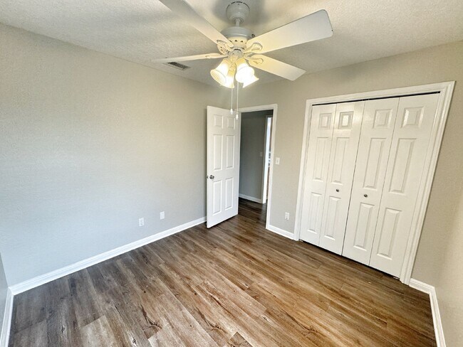521 Woodlake Dr in McQueeney, TX - Building Photo - Building Photo