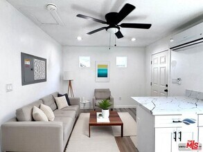 841 W 64th St, Unit 8415 in Los Angeles, CA - Building Photo - Building Photo