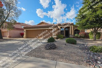 6806 W Skylark Dr in Glendale, AZ - Foto de edificio - Building Photo