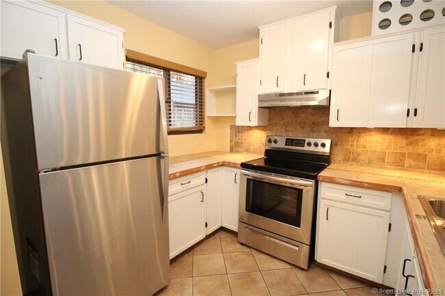 7 Woods Way in Woodbury, CT - Building Photo - Building Photo