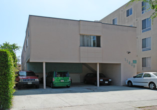 11800 Avon Way in Los Angeles, CA - Building Photo - Building Photo