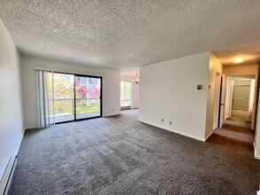 2 Commodore Dr in Emeryville, CA - Building Photo - Building Photo