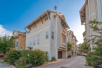 219 Knox St in Houston, TX - Building Photo - Building Photo