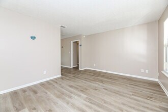 1104 Le Brun Dr in Jacksonville, FL - Building Photo - Building Photo