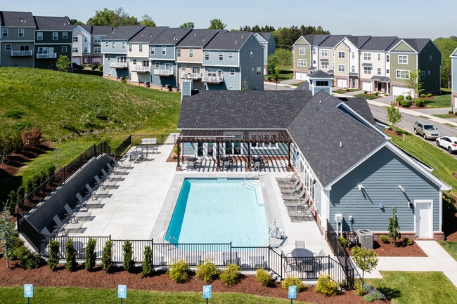 Highland Village in Pittsburgh, PA - Building Photo - Building Photo