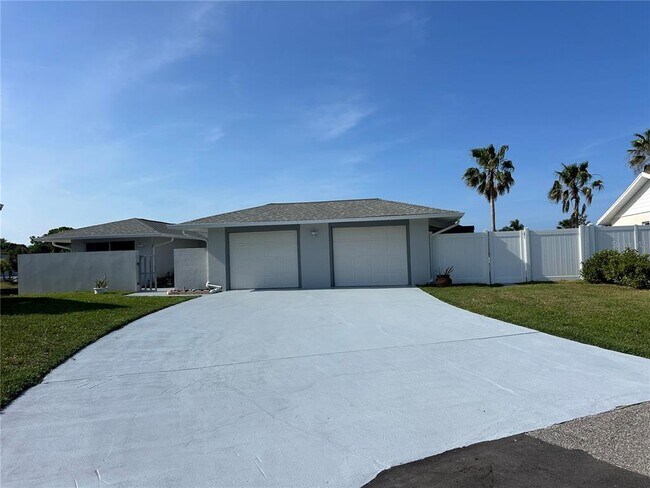 property at 9 Castle Ct