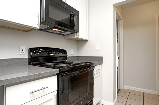 Redwood Plaza Apartments