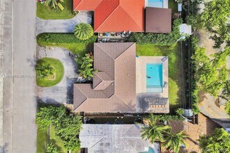 2190 NE 122nd St in North Miami, FL - Foto de edificio - Building Photo