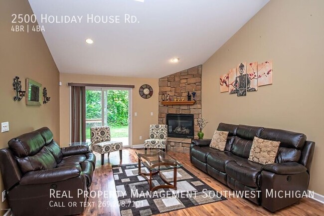 2500 Holiday House Rd in St. Joseph, MI - Building Photo - Building Photo