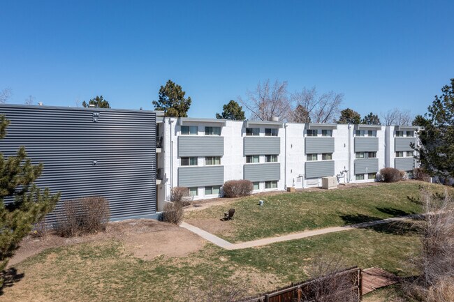 The Iris in Arvada, CO - Foto de edificio - Building Photo