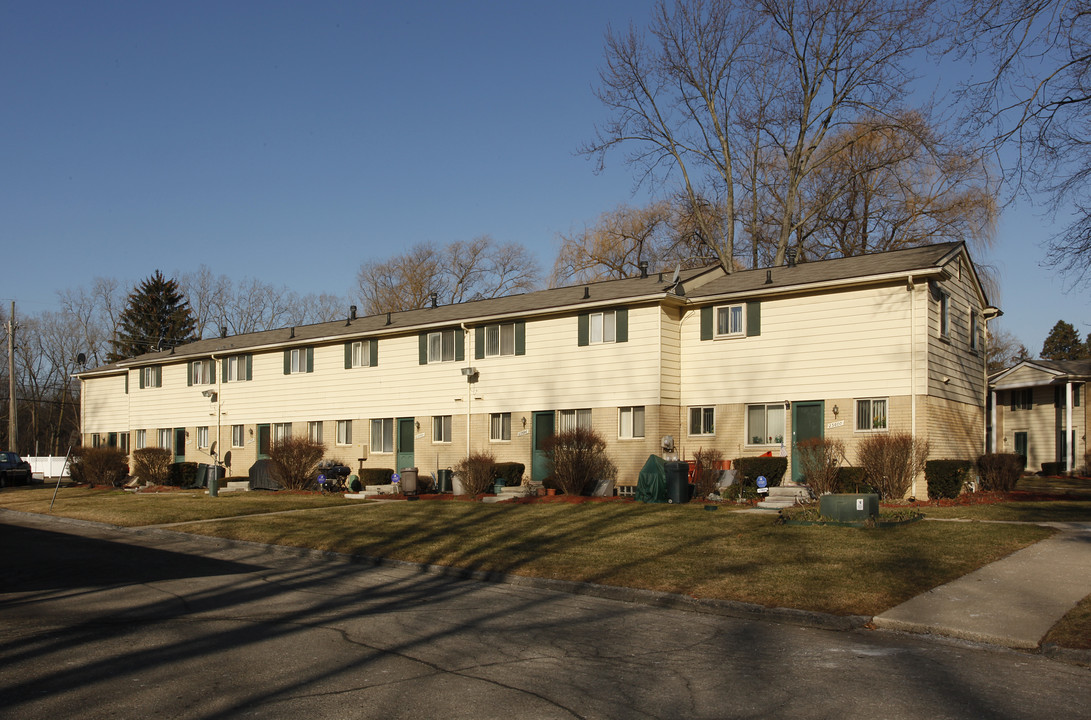 Willow Pond Condos in Southfield, MI - Building Photo