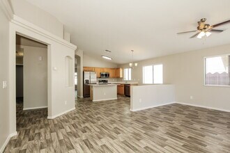 12417 W Mandalay Ln in El Mirage, AZ - Foto de edificio - Building Photo