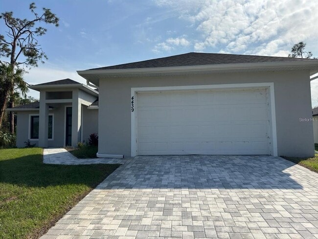 4439 Eldron Ave in North Port, FL - Building Photo - Building Photo